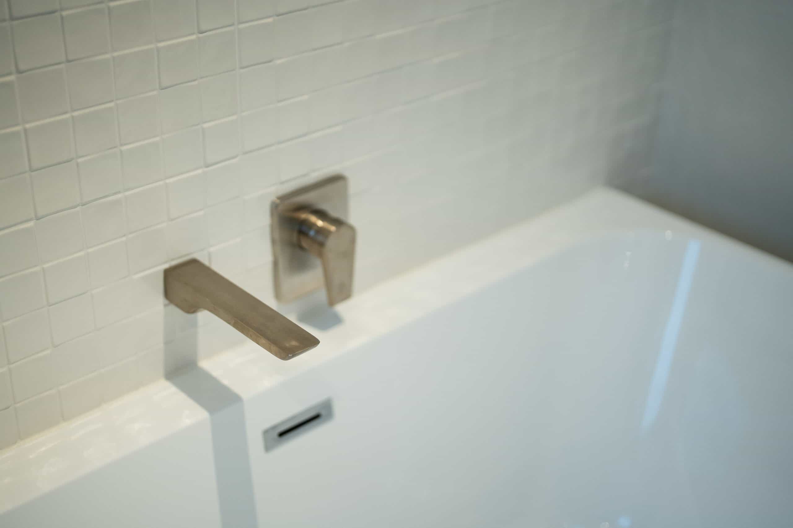 Fowler-Homes-Christchurch-Bathroom-Tiles-Bath