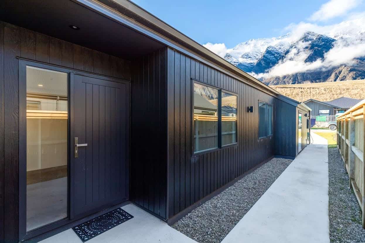 Hanley's Farm, Queenstown Home & Income