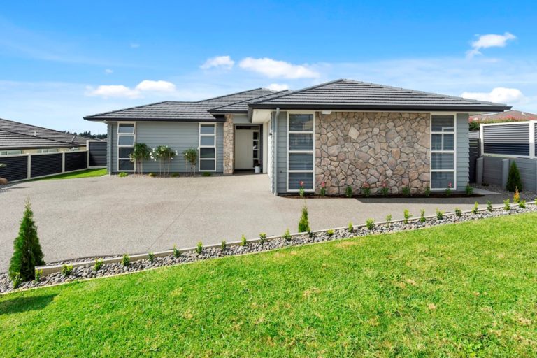 Tauranga-Gilchrist-2016-45f4de8d0a17bd60eea58f18e73690386f0a143a