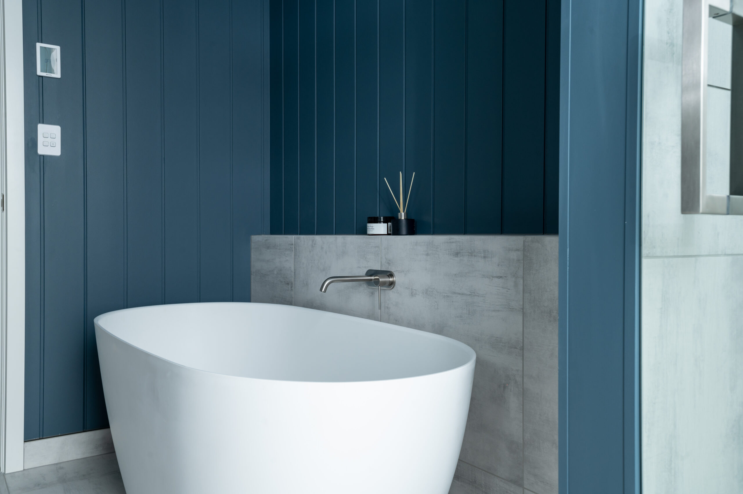 Pukekura-Lifestyle-Show-Home-Fowler-Homes-Cambridge-Bathroom-Bath