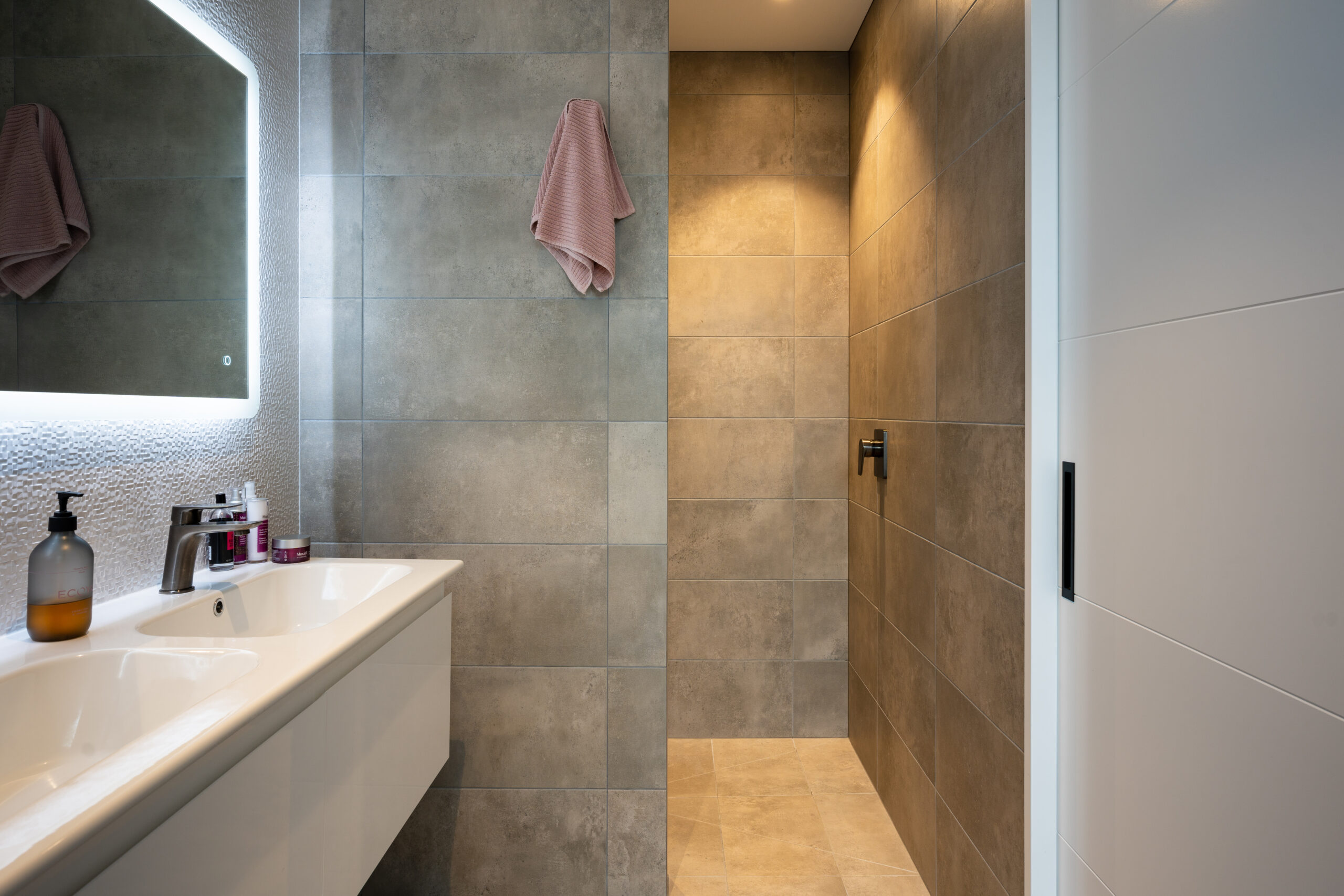 Fowler-Homes-Christchurch-Bathroom-Tiles