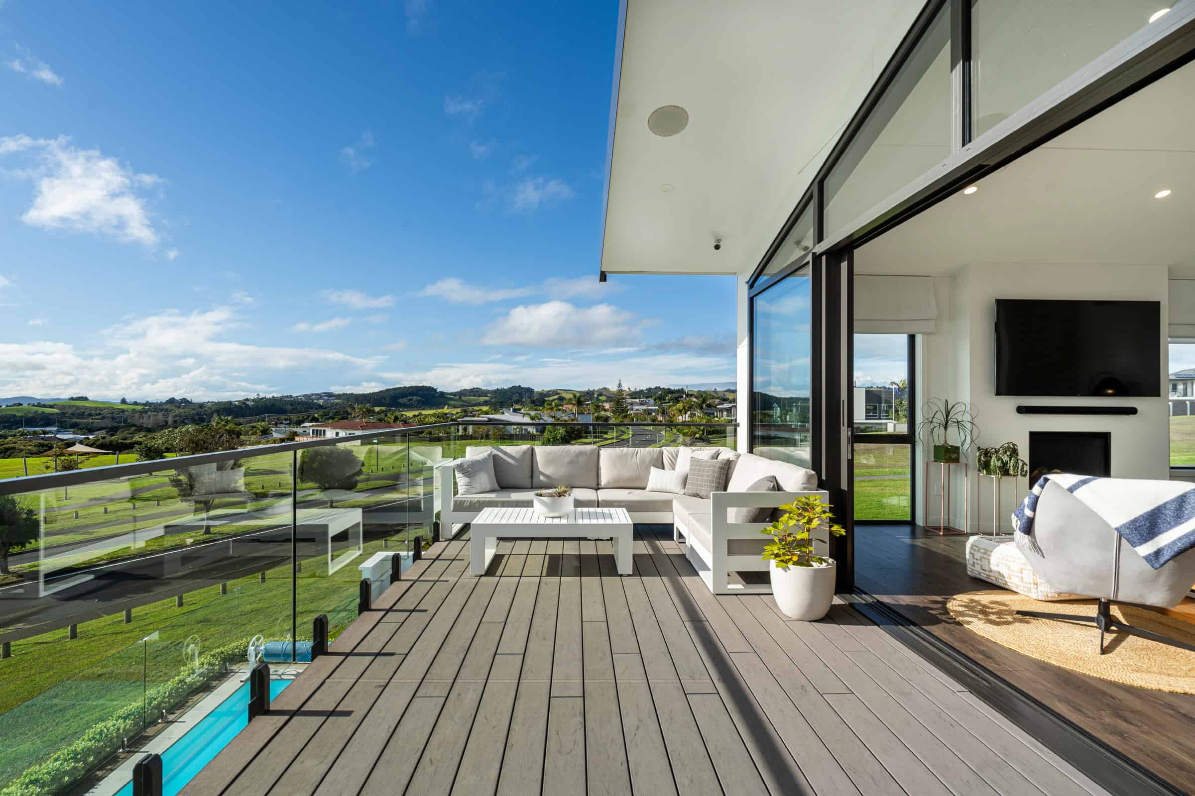 Fowler-Homes-Auckland-South-East-New-Build-Open-Plan-Living-Deck