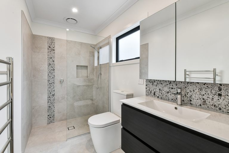ensuite bathroom fowler homes auckland north dsc 8902 3 4